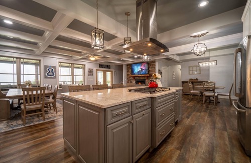 Dandridge House | Beautiful Lake Front Estate w/Dock Sleeps 20+