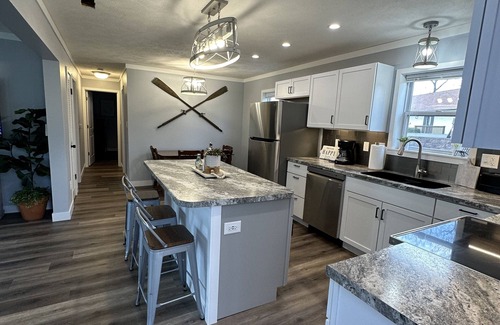 Marion House | Beautiful Lake Getaway