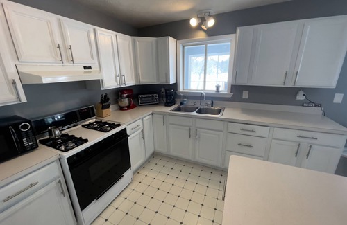 National City Cottage | Beautiful Lake House & Spacious 4 BR