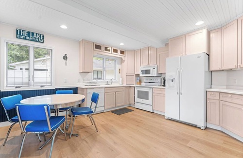 Wautoma Cottage | Beautiful lake home, come swim!