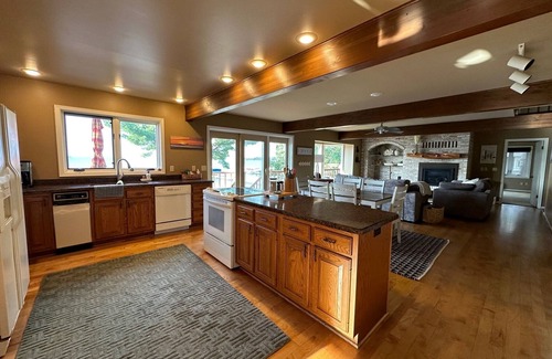 Nisswa House | Beautiful lake home on the sandy south shores of Pelican Lake.