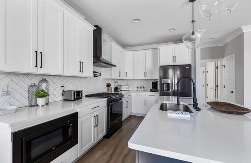 Winchester House | Beautiful Lake Home Retreat with Lake and Marina Access and Golf Cart