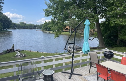 Island Lake House | Beautiful lake house tucked away in quiet neighborhood