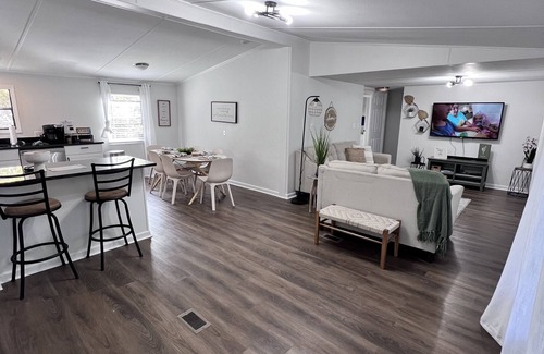 New Site House | Beautiful Lake House- Cozy and Peaceful place.