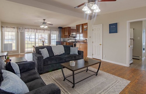 Limerick House | Beautiful Lake House on Lake Ontario