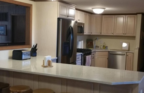 Juneau House | Beautiful Lake House Perfect Peaceful Country Getaway