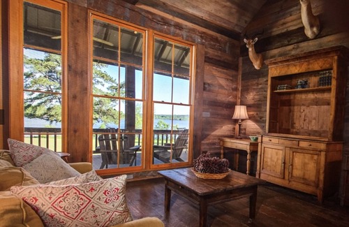 Verda House | Beautiful Lake house cabin getaway