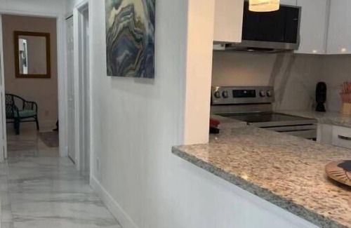 Pembroke Park House | Beautiful Lake House Close to Miami