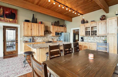 Cullman House | Beautiful Lake House with Breathtaking Views all Year!