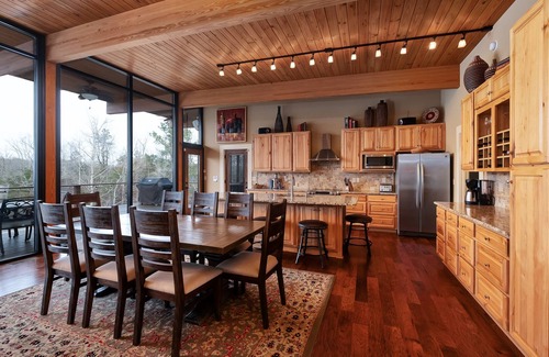 Cullman House | Beautiful Lake House with Breathtaking Views all Year!