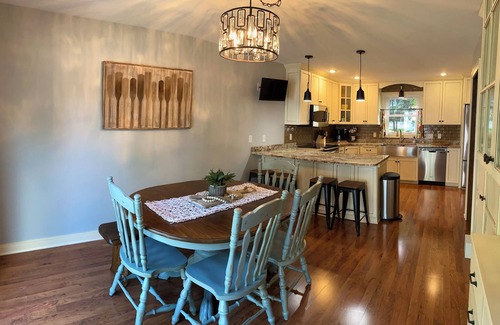 Litchfield House | Beautiful Lake Manuella home, perfect for families! Relax, fish, swim, boat.