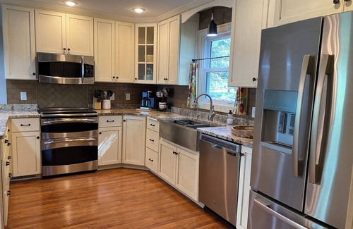 Litchfield House | Beautiful Lake Manuella home, perfect for families! Relax, fish, swim, boat.