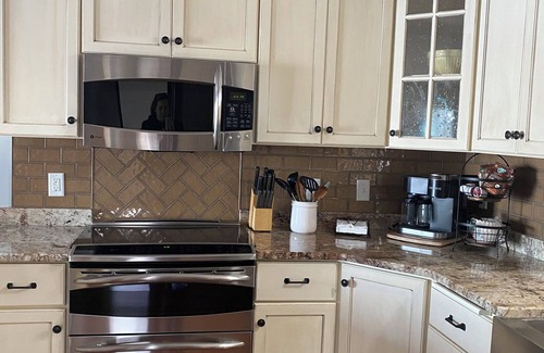 Litchfield House | Beautiful Lake Manuella home, perfect for families! Relax, fish, swim, boat.