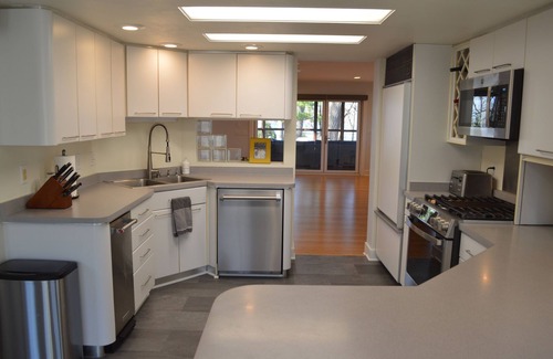 Monona House | Beautiful Lake Monona Home-Minutes to Downtown Madison