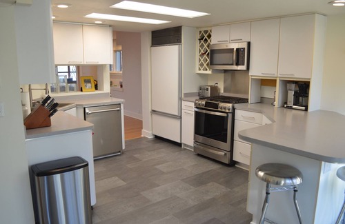 Monona House | Beautiful Lake Monona Home-Minutes to Downtown Madison