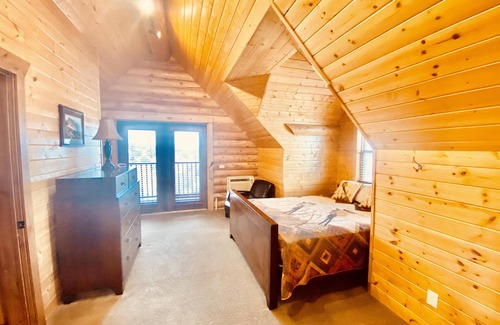 Duchesne County Cabin | Beautiful Lake-side 5 Bedroom Lodge