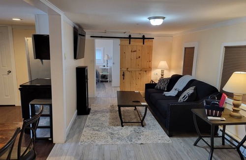 Bangor Cottage | Beautiful lake side cottage