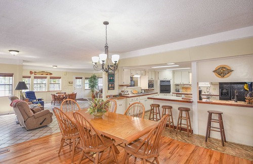 Quincy House | Beautiful Lake Talquin Home, with kayaks, great fishing, and at home amenities