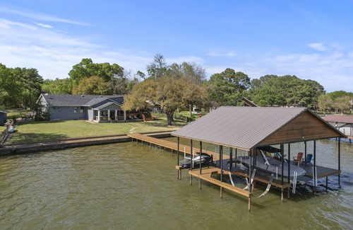 Gun Barrel City House | Beautiful Lake House - Open Water -Hot tub