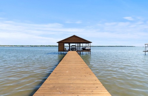Gun Barrel City House | Beautiful Lake House - Open Water -Hot tub
