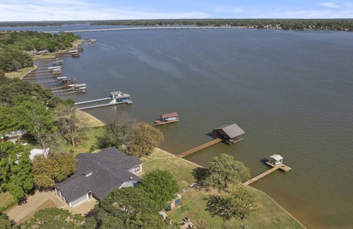 Gun Barrel City House | Beautiful Lake House - Open Water -Hot tub