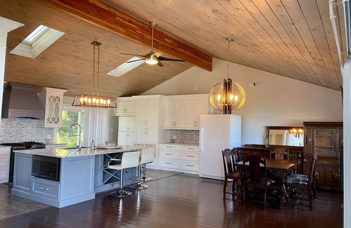 Oro-Medonte House | Beautiful lake view cottage ,Shallow Beach, Backyard privacy.Mid-Term