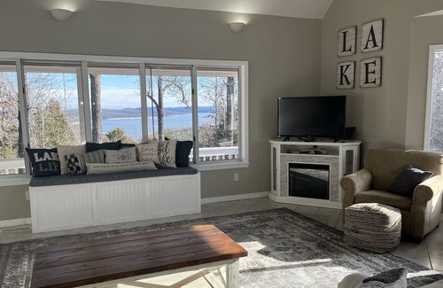 Protem House | Beautiful lake view home on 10 quiet wooded acres, 5 min from Bull Shoals access