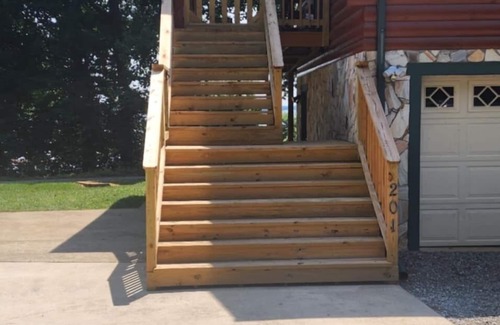 Bumpass House | Beautiful Lake View Log Cabin Lake Anna VA with Private Dock