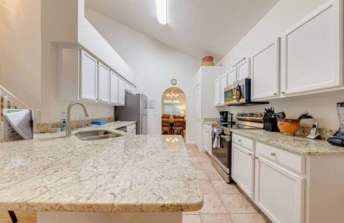 Thousand Oaks House | Beautiful Lake View Pool House Brand new Hot Tub