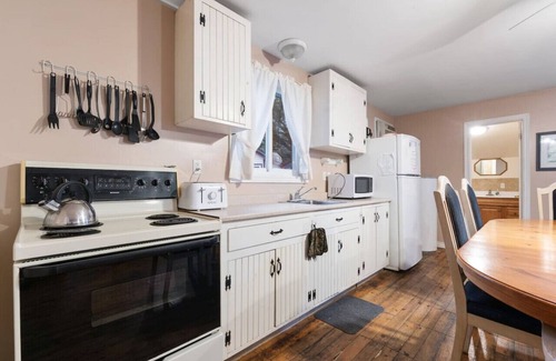 Otonabee-South Monaghan Cabin | Beautiful Lake Views in Nature