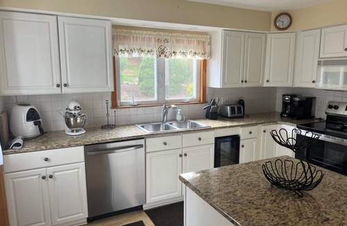 Center Moreland House | Beautiful Lake Winola lake front property