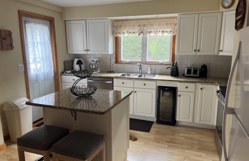 Center Moreland House | Beautiful Lake Winola lake front property