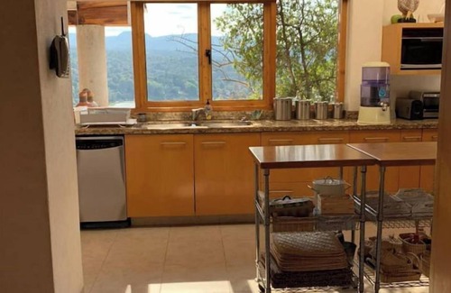 Monte Alto House | Beautiful lakefront home