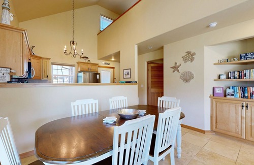 Rockaway Beach House | Beautiful lakefront townhome with kayaks & dock - 2 blocks to the beach