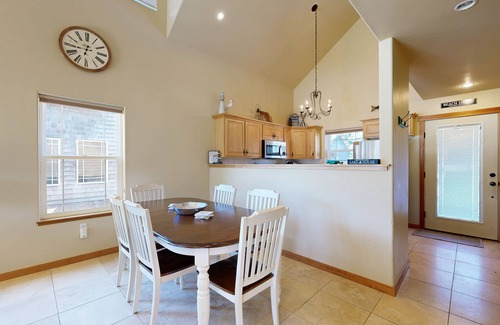 Rockaway Beach House | Beautiful lakefront townhome with kayaks & dock - 2 blocks to the beach