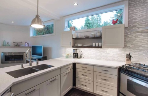 Christina Lake House | Beautiful lakefront home, beach, hot tub, fireplace perfect for your next getaway!