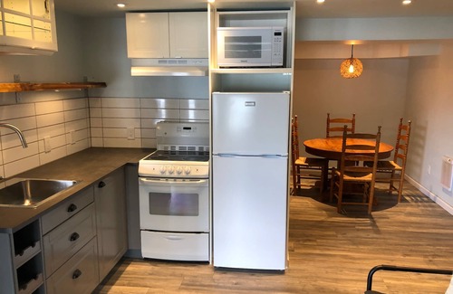 Youbou Apartment | Beautiful Lakefront Private Suite on Lake Cowichan - Sleeps 5
