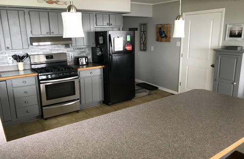 Houghton Lake Heights House | Beautiful lakefront home with fantastic views of sunrises & sunsets + 2 kayaks