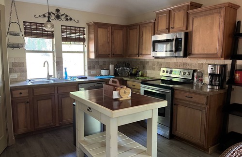 Quinlan House | Beautiful lakefront house in 3 acre private woods