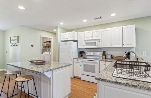 Jacksons' Gap House | Beautiful lakefront getaway! Stunning waterfront views and direct lakefront.