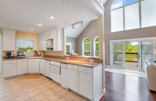 Williamstown House | Beautiful Lakefront Home, Private Dock, Sleeps 16, 12 minutes to Ark Encounter