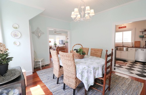 Greenhurst House | Beautiful lakefront cottage on Chautauqua Lake in a quiet setting!