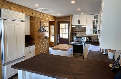Markerville House | Beautiful Lakefront Cabin on Sylvan Lake