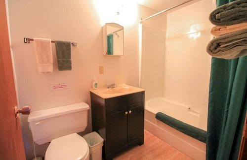 Seguin Cabin | Beautiful Lakefront Inn Suites