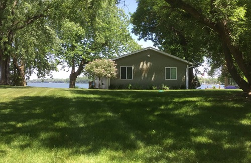 Windom Cabin | Beautiful Lakefront Cabin with Deck and Private dock