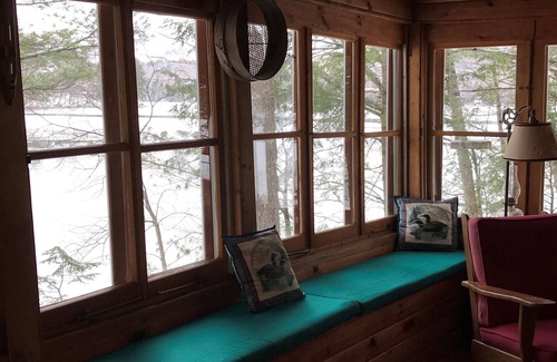 Stoneham Cottage | Beautiful Lakefront Cottage with private dock
