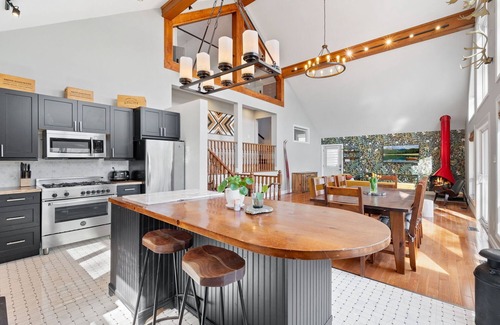 Washago Cottage | Beautiful Lakefront Cottage with Hot Tub