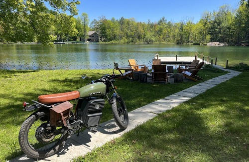 Washago Cottage | Beautiful Lakefront Cottage with Hot Tub