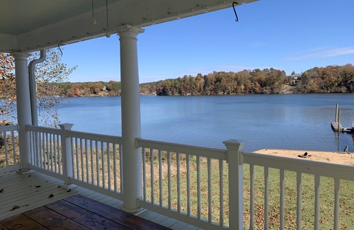 Claremont House | Beautiful lakefront home W/Breathtaking view