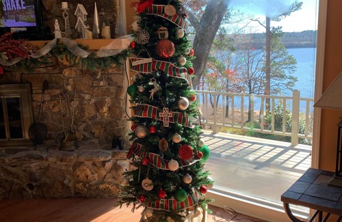 Edgemont House | Beautiful lakefront home! Beach your boat, swim, kayak and more! Sleeps 2-10.
